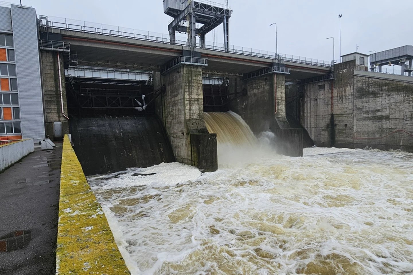 2024-02-22 | To nebuvo dešimtmetį: dėl potvynio atidarytos Kauno hidroelektrinės pralaidos